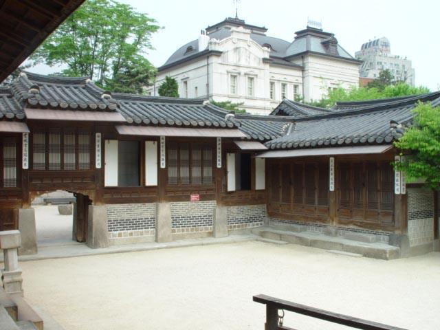 元王宮関連の施設で行われる在住者対象の伝統礼節の教室！