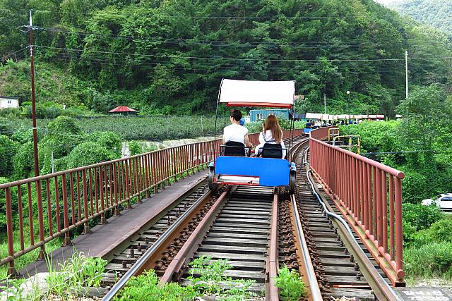 廃線の上を走るレールバイク、上り坂が少なく田舎の風景をのんびり楽しめる楽々オススメのコース！
