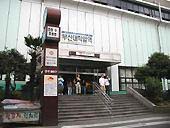 地下鉄１号線プサンデ（釜山大・Busan Univ.）駅３番出口を出て直進します。