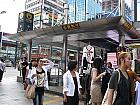 地下鉄４号線ミョンドン（明洞・Myeong-dong・424）駅６番出口を出て、左手に伸びるメインストリートに沿って歩きます。