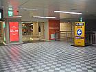 地下鉄１、２号線シンドリム（新道林・Sindorim・140/234）駅2番出口を出てすぐ右にあるテクノマートの入口へ入ります。
