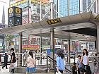 地下鉄４号線ミョンドン（明洞．Myeong-dong）駅６番出口を出てすぐ左へ