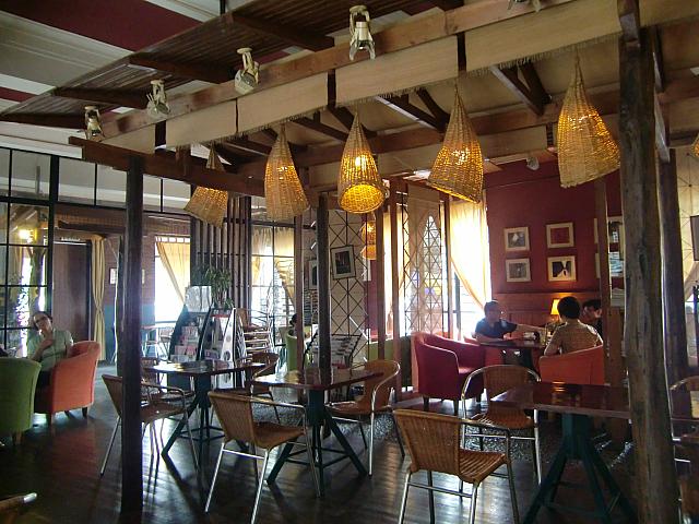 アートスポット「M50」の入り口に位置する、旅をテーマにしたくつろぎカフェ。