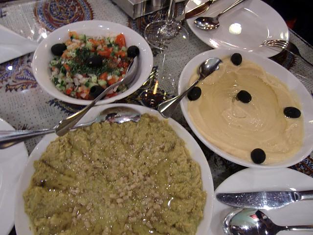 上海で異国気分に浸るならこちらへ。雰囲気満点のベッド席で本場のイラン料理に挑戦してみよう!