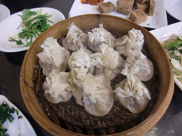 レトロな街並が残る「清河坊」で地元名物を食べるならココ!　200年の歴史を誇る杭州風羊肉料理の専門店。
