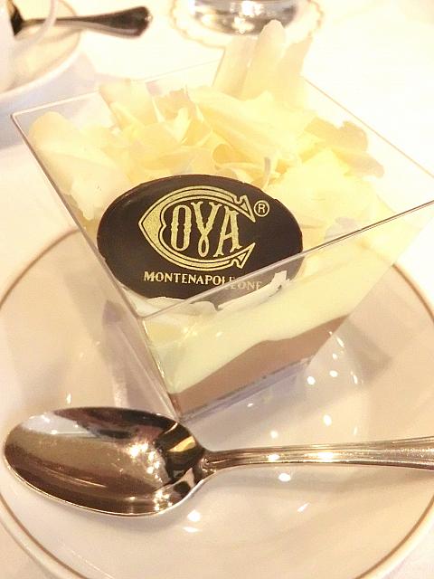 地元富裕層マダムたちが集うイタリアンカフェ。風味濃厚な絶品ケーキで優雅なティータイムを楽しもう。