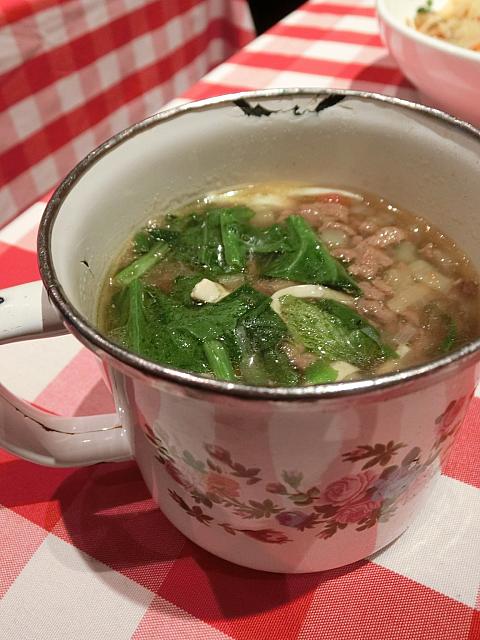 本場の西北料理をカジュアルに楽しむ!　スパイシーな羊肉料理が大人気の行列レストラン。