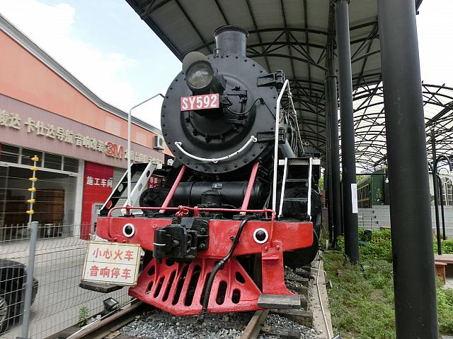 レトロな食堂車で上海料理を食べよう!　寝台列車のゲストハウスも併設する鉄道ファン必見の複合レストラン。