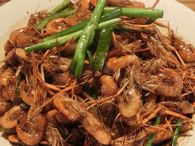 甘辛香ばし風味の伝統的川エビ炒めに大行列が!　杭州発の川エビ料理専門店。