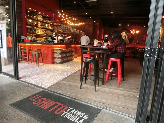 夜風に吹かれながらマルガリータ＆モヒートで乾杯!　「FOUND158」内の人気メキシカンバー。