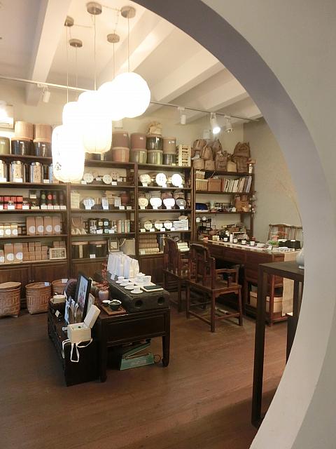 プーアール茶好きにお勧めのレトロモダンな中国茶専門店。お土産にぴったりのギフトもいっぱい。