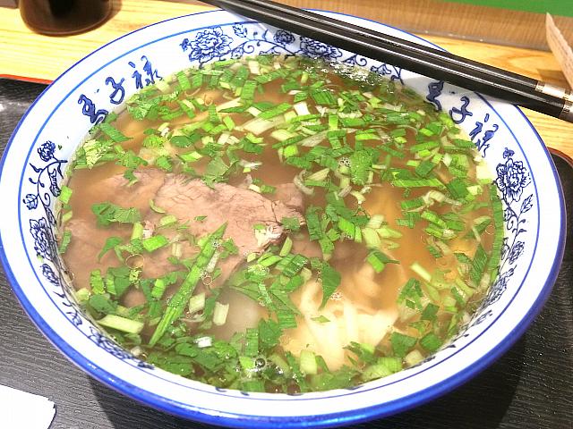 蘭州の老舗の味を上海で!　旨味たっぷりの牛骨スープが自慢の蘭州牛肉麺専門店。
