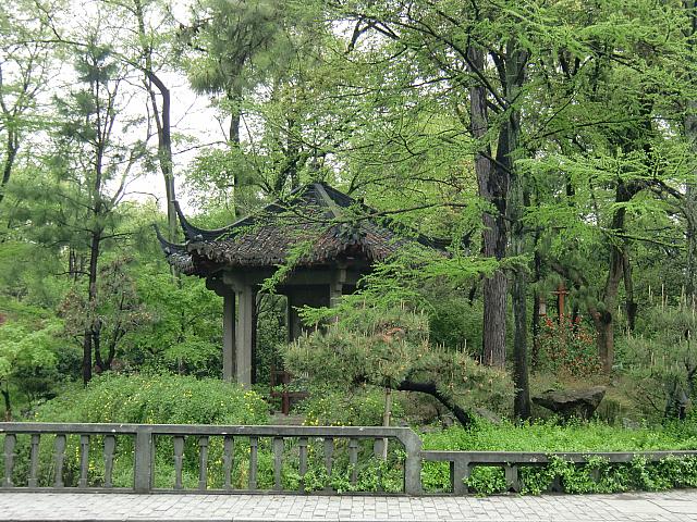 南宋時代の人びとの美意識を想像しながら、山々に雲がかかる山水画のような景色を観賞しよう。