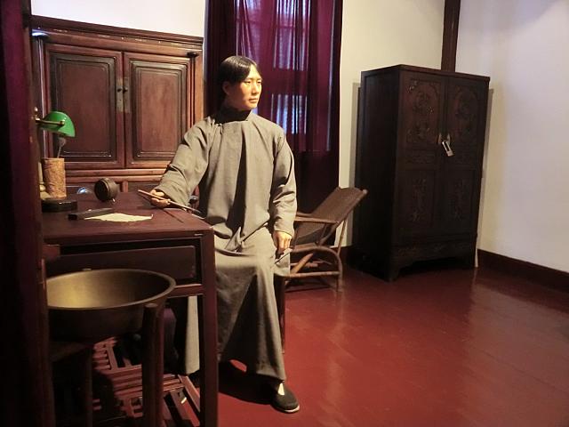毛沢東が家族と暮らした石庫門住宅。貴重な展示品の数々から、彼の上海での活動を読み解こう。