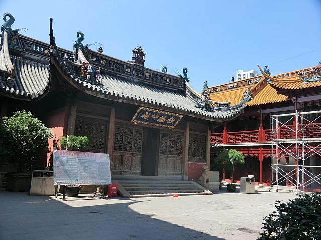 浦東エリアを代表する道教寺院。歴史ある境内を散策しながら道教の文化に触れてみよう。
