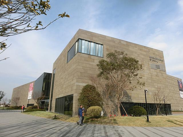 伝統的な書画のコレクションが豊富。七宝エリアの大型美術館でアート鑑賞を楽しもう。