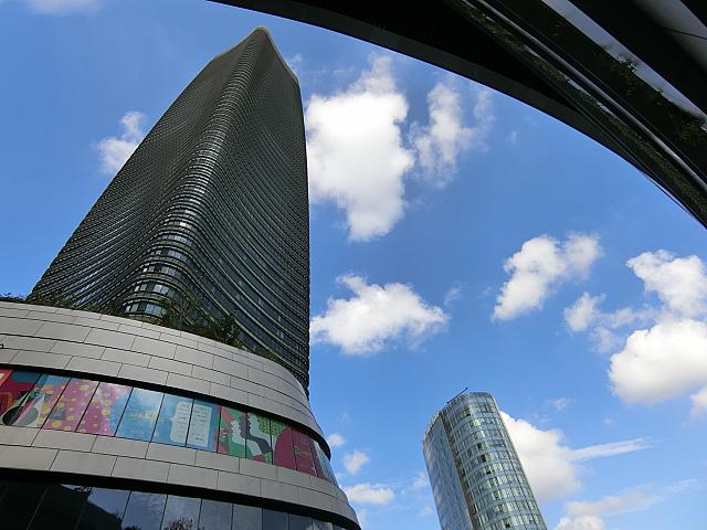北外灘エリアのランドマークを見に行こう!　66階建てのビルを要する大型複合モール。