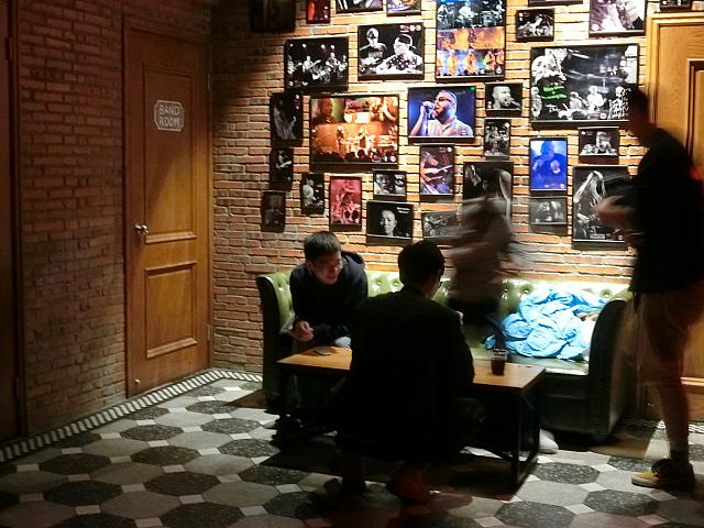 地下空間で音楽×お酒を。中山公園エリアの本格派ライブハウス。