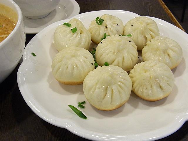中国料理激戦区に5店舗を展開する上海点心の店。肉汁たっぷりの小籠包やこげた皮のサクサク感がたまらない生煎包をぜひお試しあれ!