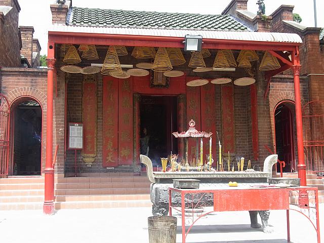 1898年に広東省四邑地方からの移民によって建てられた赴きある関帝廟。文化遺産にも登録され、武神、財神として広く尊信されています。