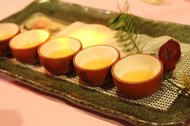 宜蘭出身のオーナーがご当地食材でもてなす創作料理の数々、評判の豬油拌飯はおかわり自由！