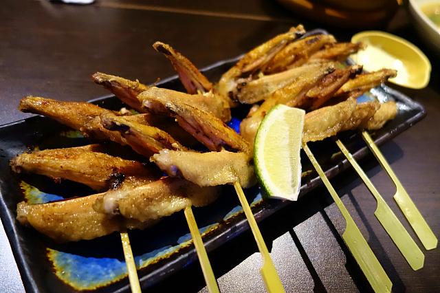 素朴な日本家庭料理と炭火焼き鳥が自慢の居酒屋です