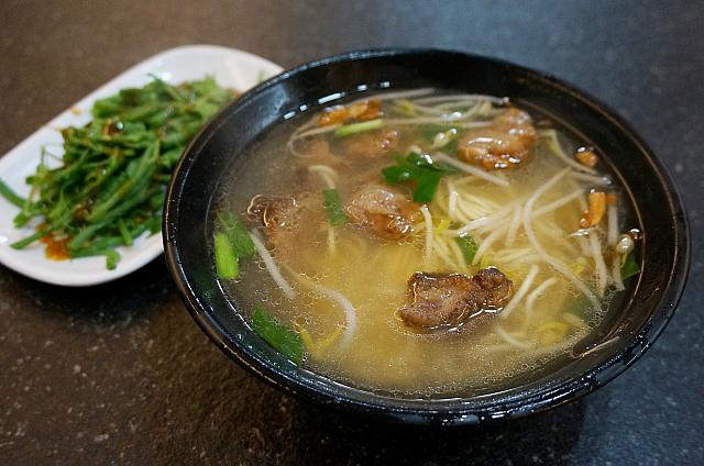 古きよき伝統の小吃！一口サイズの排骨(スペアリブ)は外はカリカリ、中はふわふわ♪