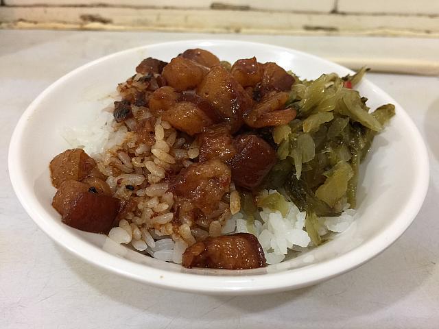 ここで魯肉飯を食べたら、その魅力にどっぷりはまってしまいます