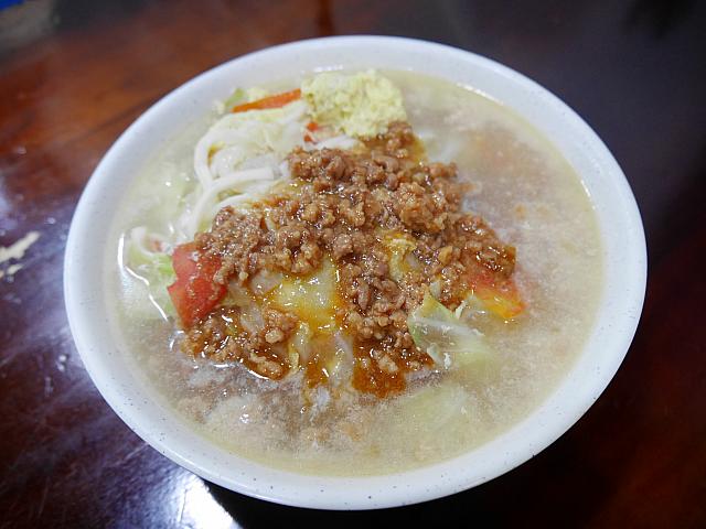 狭い通路を抜けると、ほっこりする味の搶鍋麵があった！