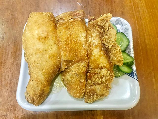 サックサクの皮にジューシーお肉のフライドチキン！おやつにもご飯にもいけちゃう安ウマグルメです。

