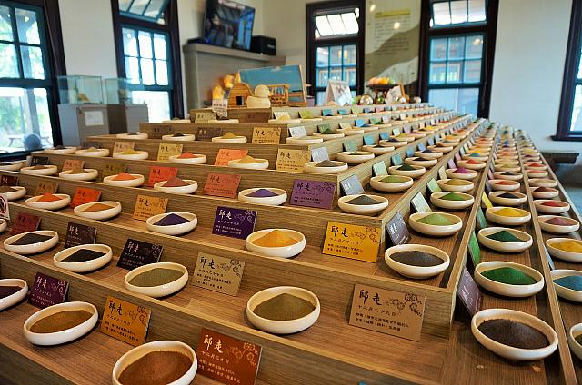 日本建築の塩出張所で、カラフル塩たまごに願い事！