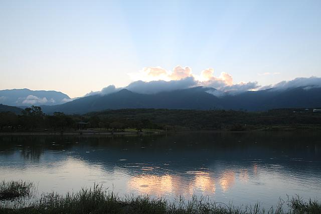 日の出の素晴らしさと風水のよさ、池上に来たら、大坡池へはぜひ行ってみましょう～！