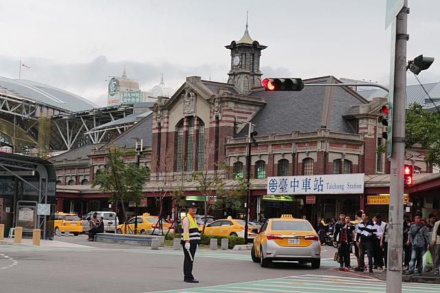 台中の表玄関。歴史的建造物でもある駅舎。