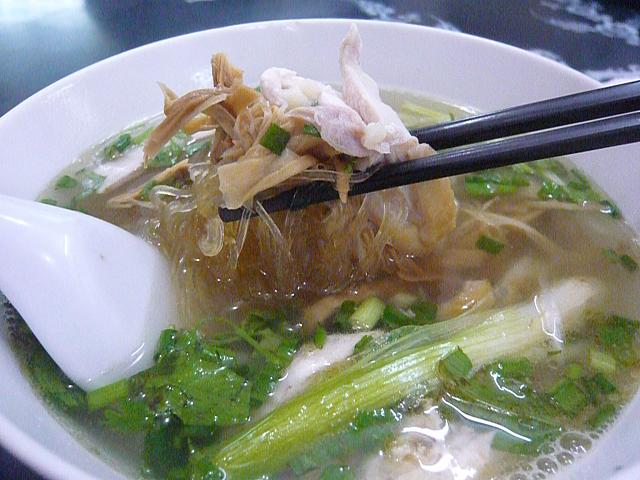 地鶏の専門店で食べる麺は病みつきになること間違いナシ！
