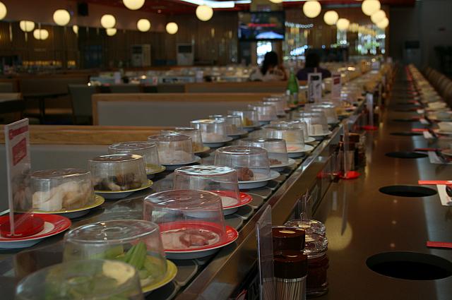 ベトナムおもしろ新名物、くるくる寿司ならぬ回転鍋の店！