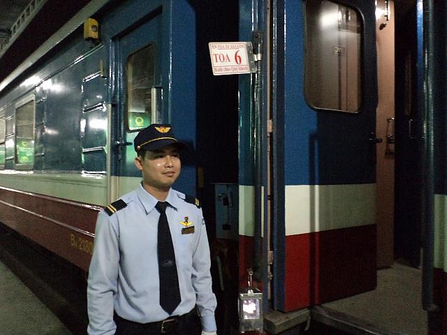 寝台列車に乗って電車の旅にでかけよう。