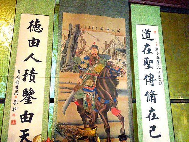交易の衰退時期に造られた中華様式の廟。内部の祠堂に祀られているのは三国志でも有名な関羽。参拝に訪れるホイアンの人々に人気。