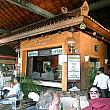ナビのオススメはインドネシア料理の「グヌン・サリ」。空港職員もよく食事をしている気軽に利用できるレストラン。友達を送りに来たりすると、必ずここでごはんを食べます。