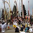 先週はバリ島サカ暦の新年が明けて最初の満月で、バリ島のあちこちの寺院では大きな祭礼がおこなわれました。