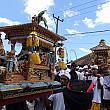 この日は、朝から寺院祭礼を行っている村が、お隣の村の寺院に儀式をしに行くところにあたってしまいました。