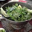 チムチュムというタイ東北の鍋料理に入れて食べてもオーケーです。ビュッフェだと心置きなく食べられるので良いですね。