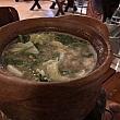 チムチュム鍋は、春雨を最後に入れてまぜまぜして、特製のタレを付けて頂きます。野菜とハーブと豚肉のうま味が溶け込んだスープが美味しくて、温まります。