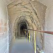 トンネルに灯りが設置される以前は、懐中電灯持参のハイカーが多かったんですよ。
