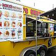 カハルウ地区にある「マイクズ・フリフリチキン」は、全米の人気料理番組でも取り上げられたことがある、フードトラック。