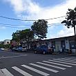 カイルアタウンのメインストリート、Kailua Roadよりも1本裏側のHekili Street。「ブーツ＆キモズ」や「クレープ・ノカオイ」があるのがこちら。