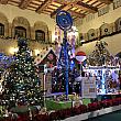 ホノルル市郡のさまざまな団体によって飾られたそれぞれに異なるモチーフのクリスマスツリーが。日によってはサンタクロースとの無料撮影コーナーもあって、かな～り長い列になってたり。