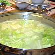 まずは好みのスープを選びます。火鍋は日本で言う、寄せ鍋に似ています。寄せ鍋はお水に昆布とかを入れ、出汁をとりますが香港では最初から色んな味のスープが用意されています。これは普通の鶏がらスープ。