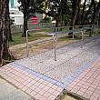 はだしで歩いて足の裏を刺激するコーナーも。さすが香港の公園です！！