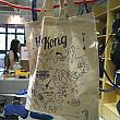 こちらもナビのお目に留まったバッグ。香港をイメージしたイラストがおしゃれに描かれています。