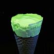 ちなみにエキシビション会場では暗闇の中で光る、魅惑のアイスクリームも販売中！